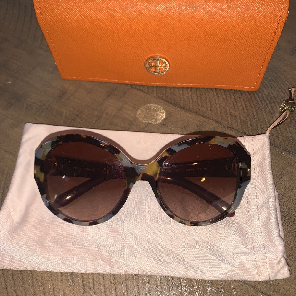 Tory Burch Tortoise Shell Round Sunglasses